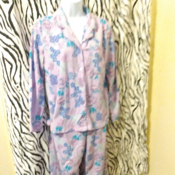 2/$20 VS Pink fuzzy 2 piece pajamas size small. - Picture 8 of 9